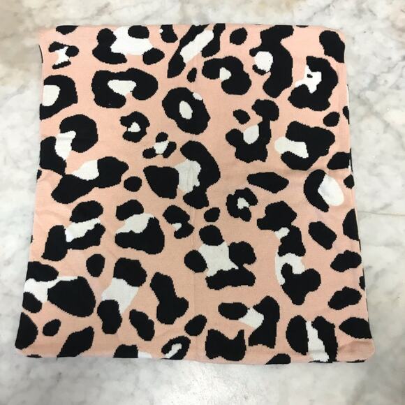 Pink leopard knitted accent throw pillow cover 18" x 18" NEW - Picture 4 of 8